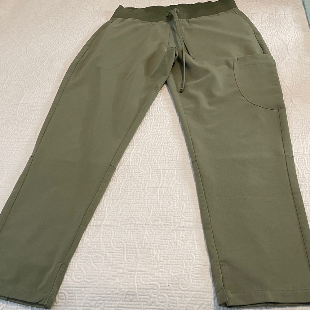 Olive Green Jogger Scrub Pants, size S. Mandala